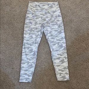 Aerie White Grey Camo Leggings